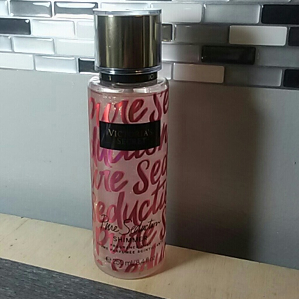 Sold!  🆕 VS Body Shimmer